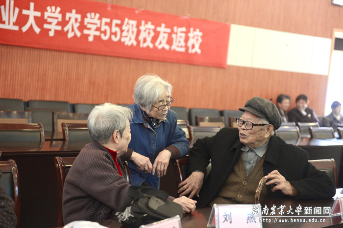 校友们畅叙情谊 校友们畅叙情谊